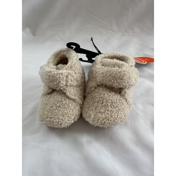Brand New Wonder Nation Faux Fur Baby Bootie Size 2 Cream Color 0-3 Months - Picture 1 of 4